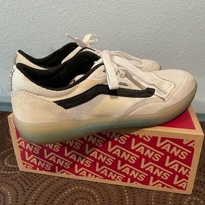 Vans Skate AVE Pro Blanc De Blanc White and Black Skate Shoes Size 7